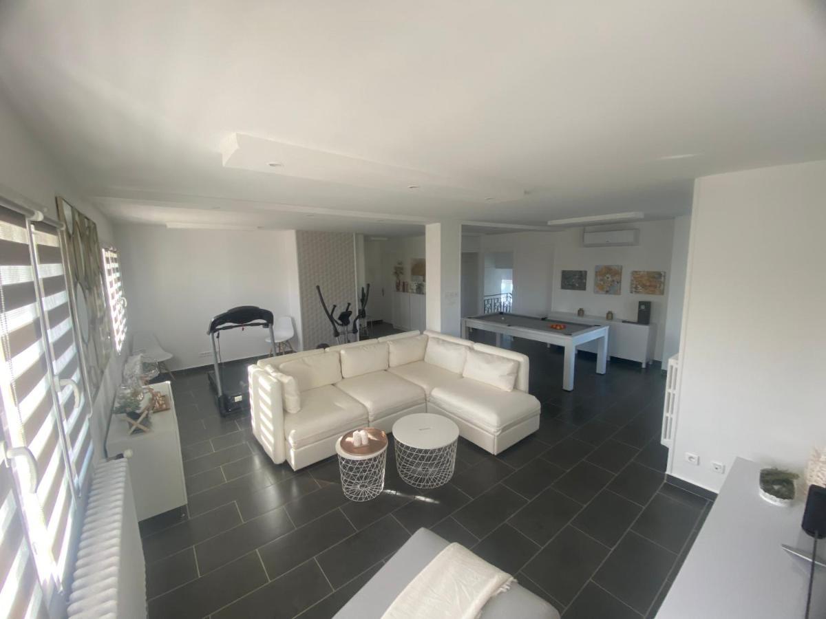 Chambre Dans Logement Partage Chez L Habitant Avec Piscine De 1 A 3 Chambres Grieges ภายนอก รูปภาพ