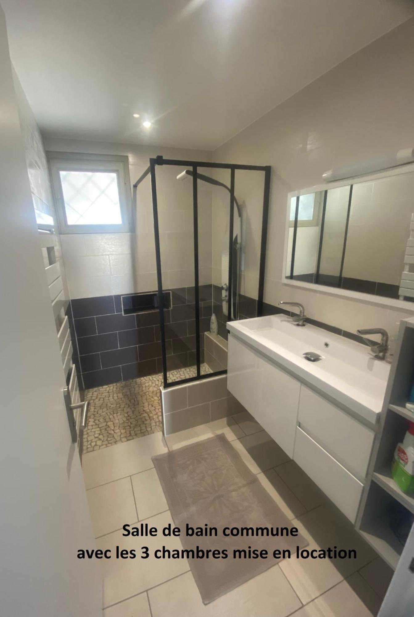 Chambre Dans Logement Partage Chez L Habitant Avec Piscine De 1 A 3 Chambres Grieges ภายนอก รูปภาพ