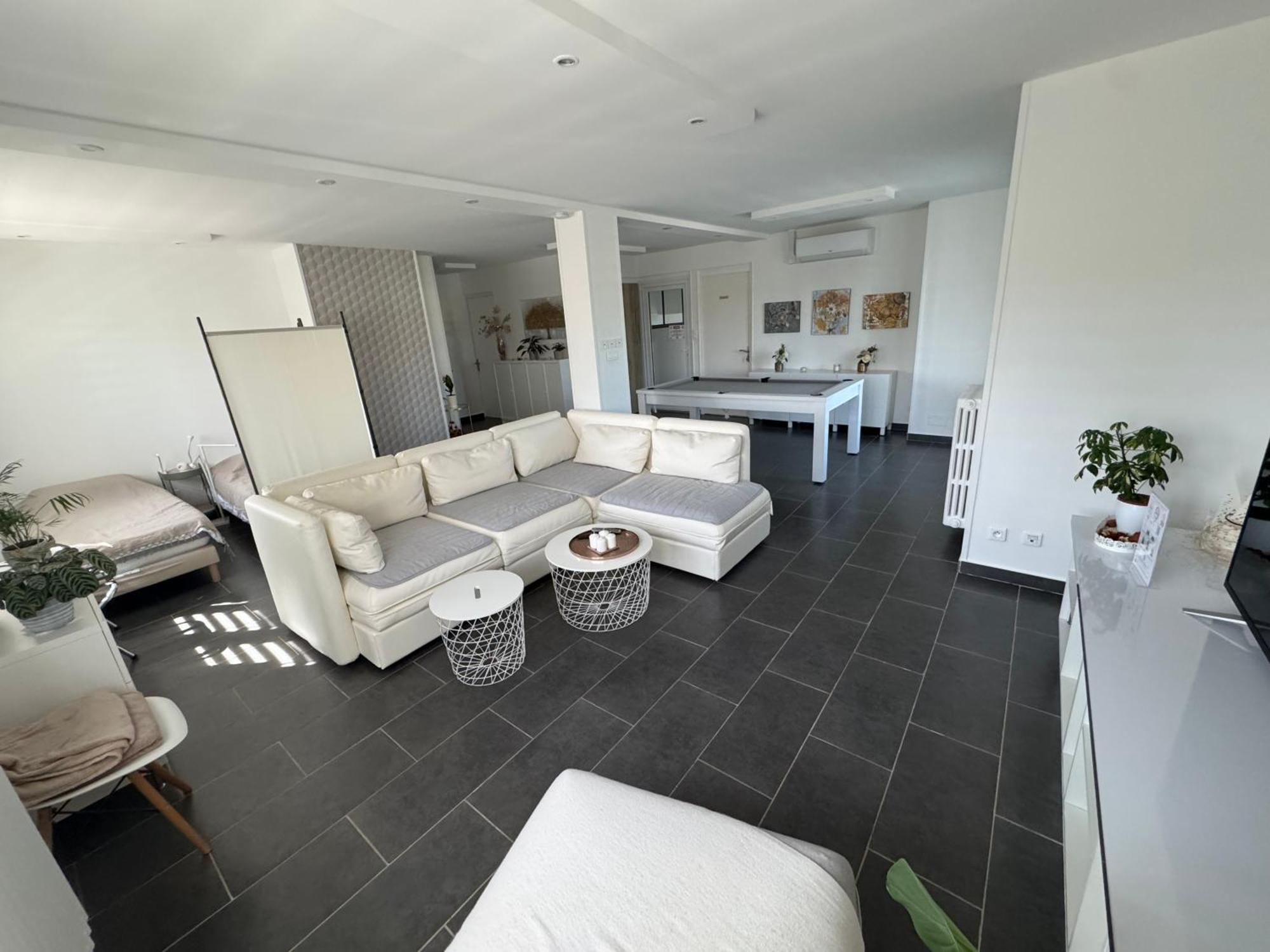 Chambre Dans Logement Partage Chez L Habitant Avec Piscine De 1 A 3 Chambres Grieges ภายนอก รูปภาพ