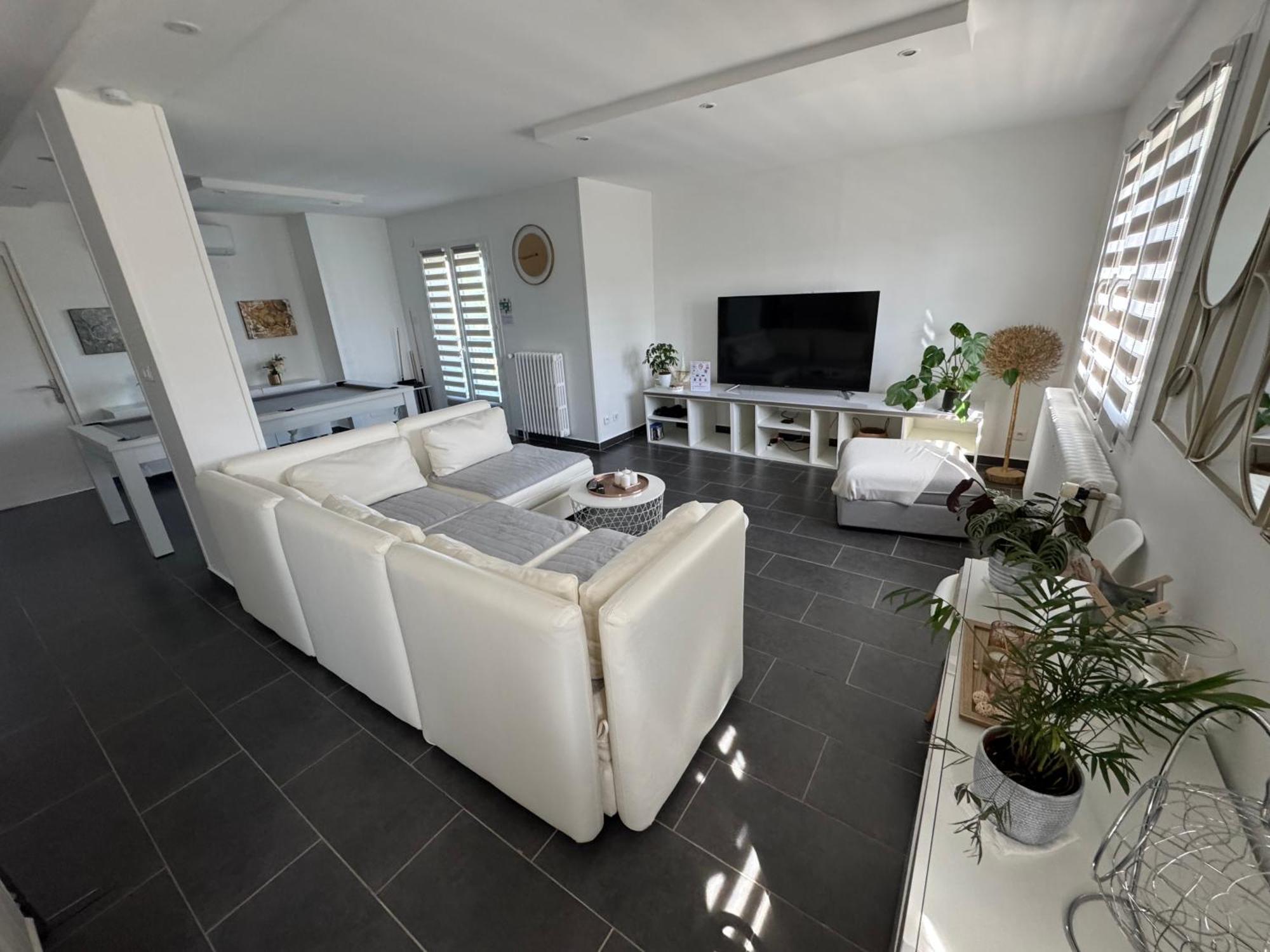 Chambre Dans Logement Partage Chez L Habitant Avec Piscine De 1 A 3 Chambres Grieges ภายนอก รูปภาพ